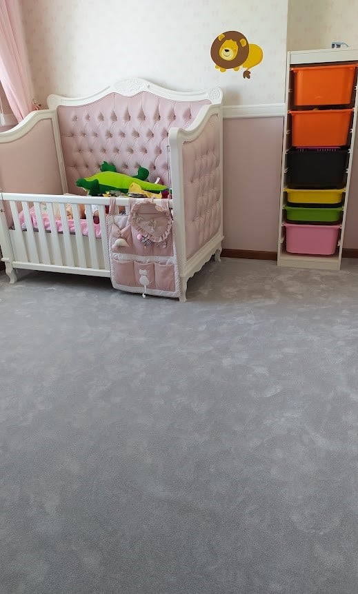 bebek odası halı zemin dösemesi gri beyaz (4)