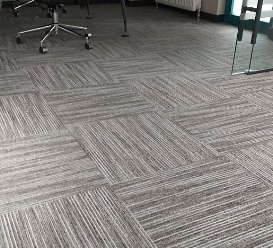 call center ofis karo halı uygulama 50x50 Maltepe ofis halı (1)